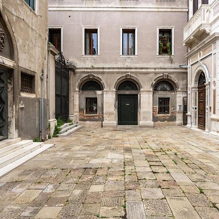 Palazzo Borgoloco Apartman Velence Kültér fotó